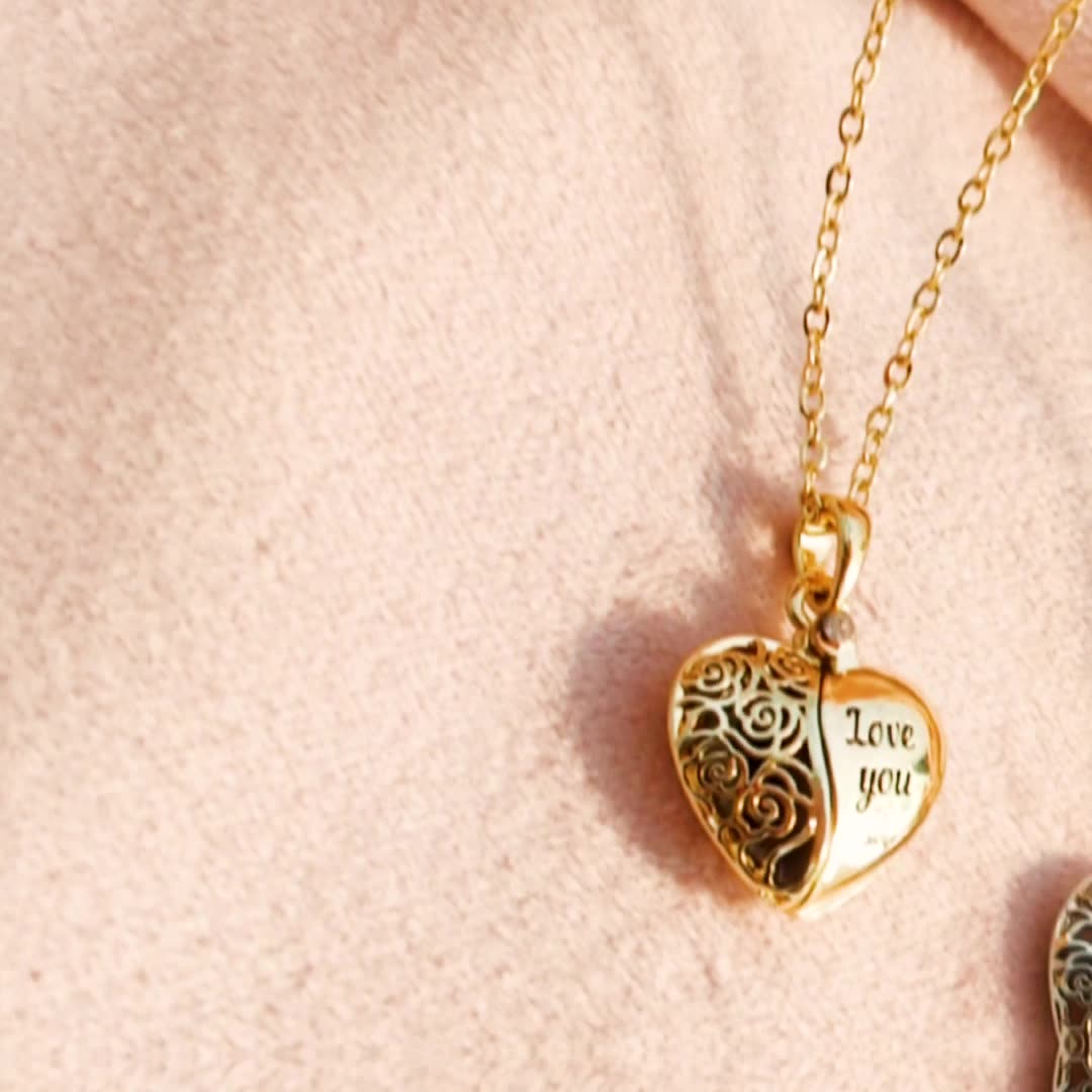 Heart shaped half hollow corroded letters Love you double open peach heart box pendant necklace female